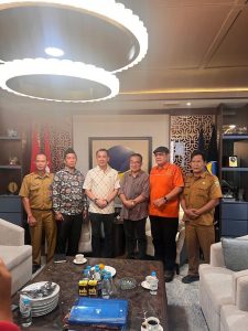 foto bersama Wakil Ketua dan anggota KIP bersama Wakil Ketua DPRD Sumsel